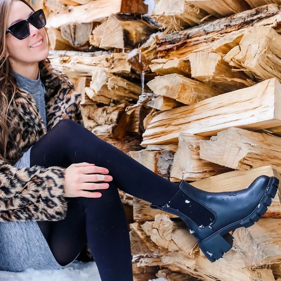 Steve Madden Chelsea Boots - Picture 1 of 9
